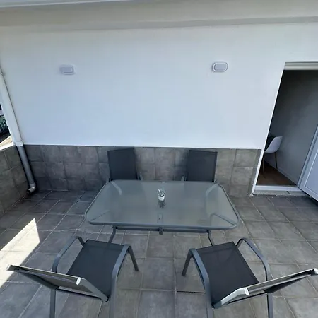 아파트 Con Terraza A Kilometro Y Medio De La Playa 11 *