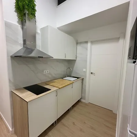 아파트 Con Terraza A Kilometro Y Medio De La Playa 11 *